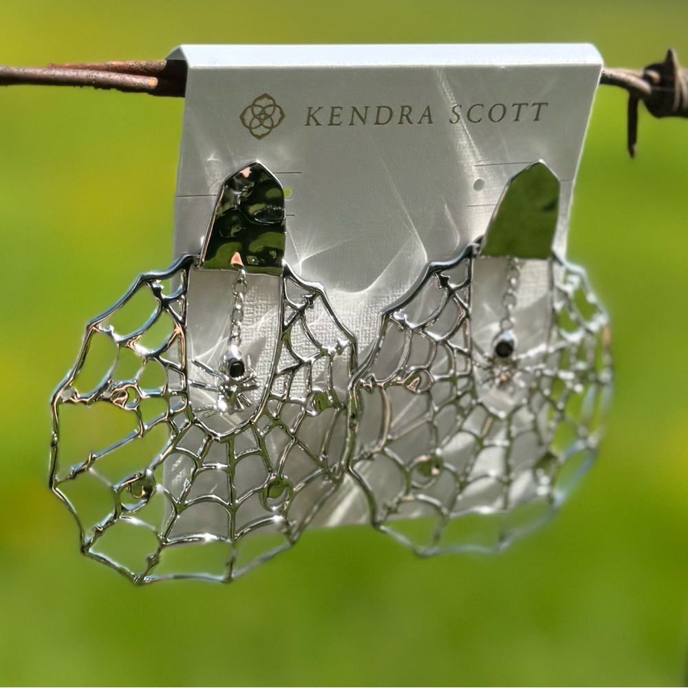 NWOT Kendra Scott Spiderweb Silver Statement Earrings in Black Crystal - Picture 4 of 5